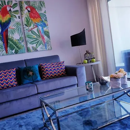 Sarah House פונשל